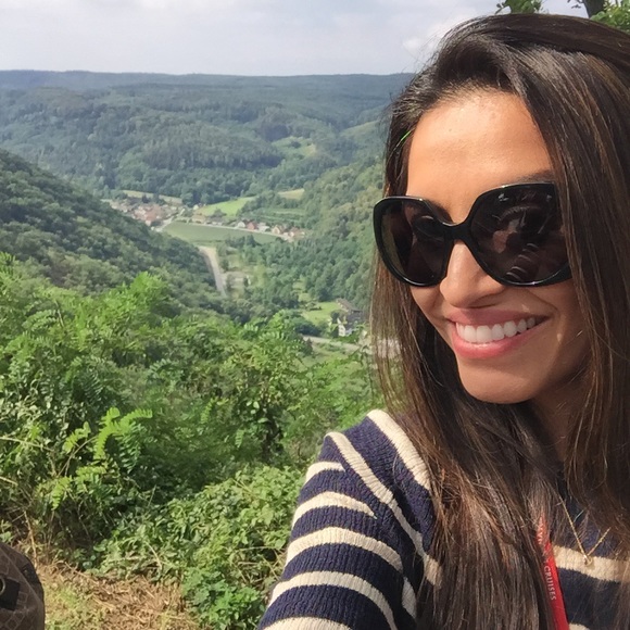 Meet your Posher, Angelita - Picture 1 of 1